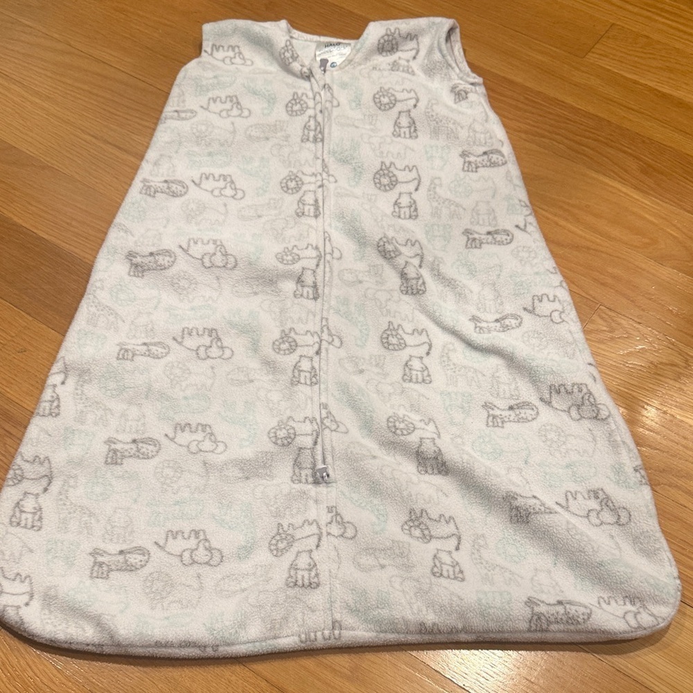Halo boys fleece sleep sack size medium (6-12 months ).